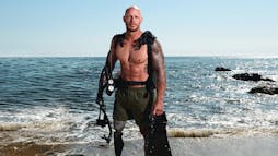 Paul de Gelder standing in front of the ocean Paul de Gelder standing in front of the ocean